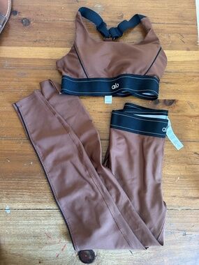 Alo yoga legging and top set